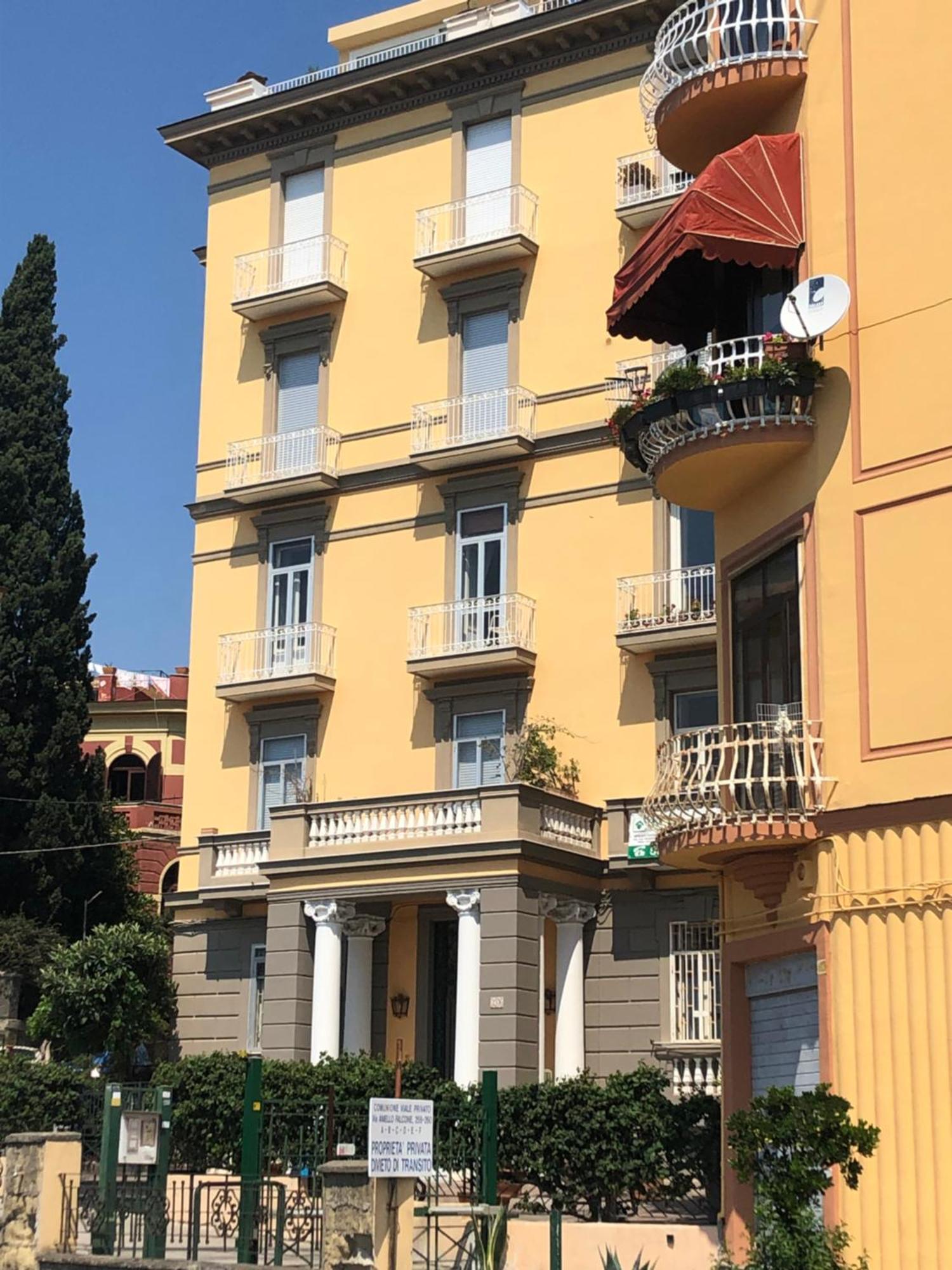 Vomero Guest House Napels Buitenkant foto